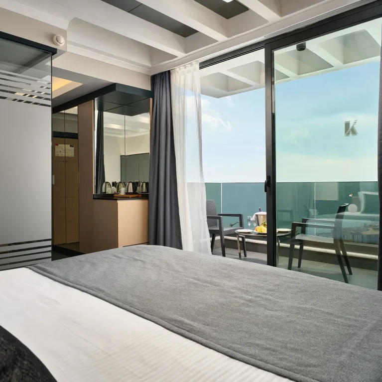 honeymoon-room-2