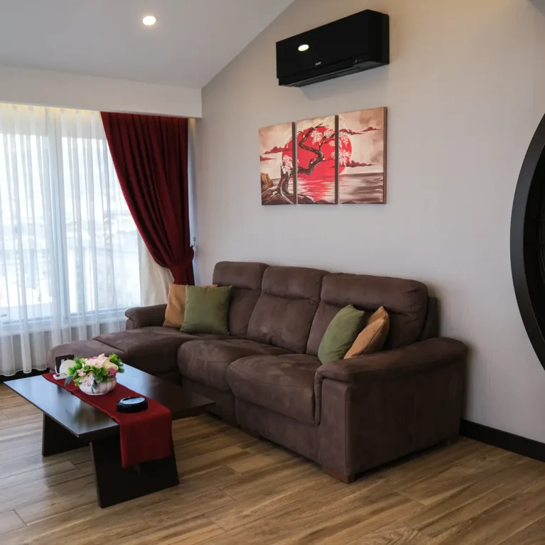 king suite living room